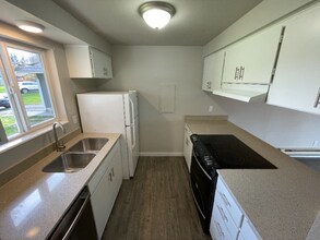 9729 5th St NE, Unit A in Lake Stevens, WA - Foto de edificio - Building Photo