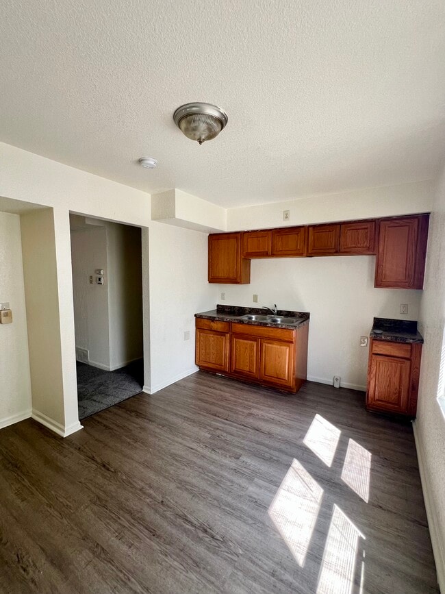 4614 W Stark st, Unit 4614 W Stark in Milwaukee, WI - Foto de edificio - Building Photo