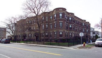 640-642 Chicopee St Apartamentos