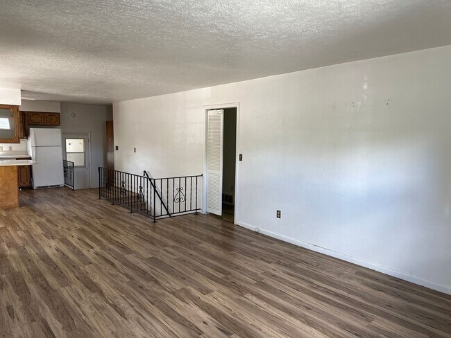616 16th Ave SW in Minot, ND - Building Photo - Building Photo