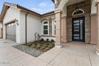 339 Toyon Ct in Thousand Oaks, CA - Foto de edificio - Building Photo