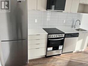 4569 Kingston Rd in Toronto, ON - Building Photo - Building Photo