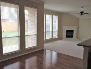 522 Flora Vista Ct in Arlington, TX - Building Photo - Building Photo