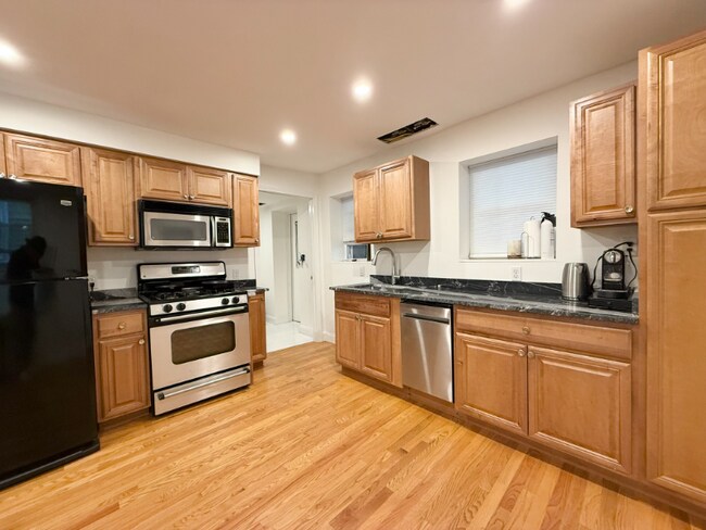 51 Pleasant St in Boston, MA - Building Photo - Building Photo