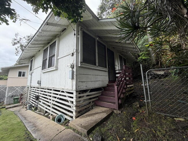 2434 Waolani Ave