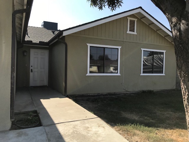 825 Moffat Dr in Hanford, CA - Building Photo - Building Photo