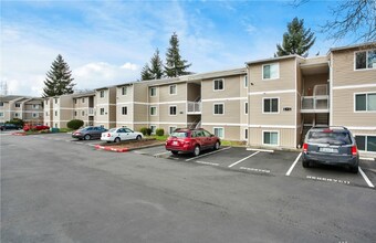 12415 NE 130th Ct in Kirkland, WA - Foto de edificio - Building Photo