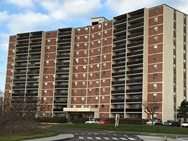 Kings Forest Manor in Hamilton, ON - Building Photo