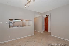 111 Lake Emerald Dr in Oakland Park, FL - Building Photo - Building Photo