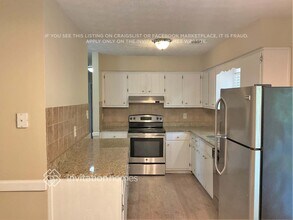 2381 Cedar Dr in Lawrenceville, GA - Foto de edificio - Building Photo