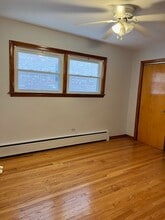 5748 W Montrose Ave, Unit 1 in Chicago, IL - Foto de edificio - Building Photo