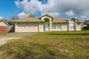 233 E Gardenia Dr in Orange City, FL - Building Photo