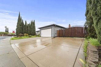 158 Covington Dr in Pittsburg, CA - Foto de edificio - Building Photo