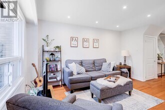 2315 Bromsgrove Rd in Mississauga, ON - Building Photo - Building Photo