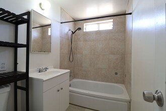 421 N Helena St in Ridgecrest, CA - Foto de edificio - Building Photo
