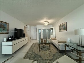 9511 Collins Ave in Surfside, FL - Building Photo - Building Photo