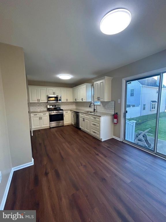 property at 1020 Hillsboro Ct