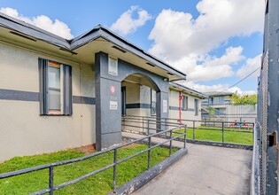 7160 NW 14th Pl in Miami, FL - Building Photo - Primary Photo