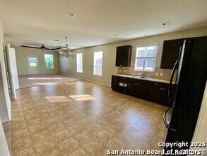 814 Cactus Star in San Antonio, TX - Foto de edificio - Building Photo
