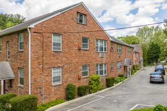 Coach House in Bryn Mawr, PA - Building Photo - Building Photo