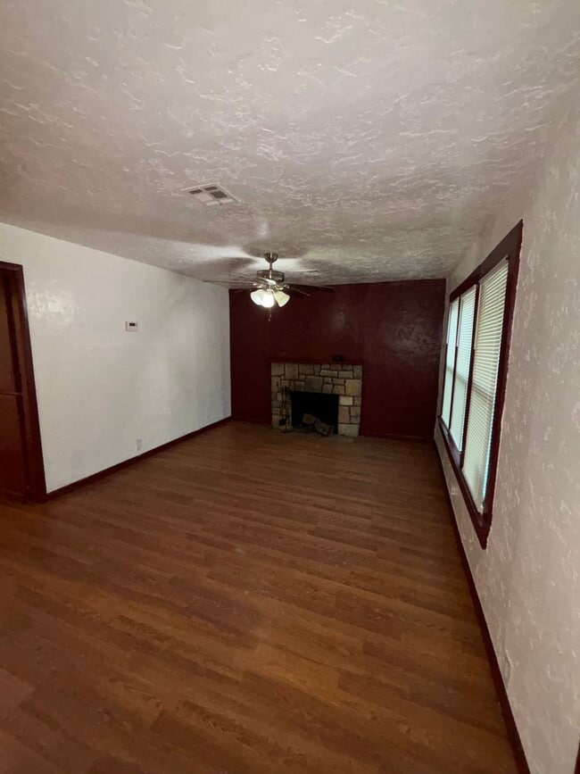 1506 NW Euclid Ave in Lawton, OK - Foto de edificio - Building Photo