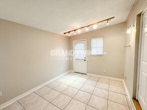 1936 Constant Dr in Jacksonville, FL - Foto de edificio - Building Photo