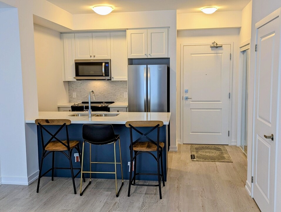 460 Dundas St E in Hamilton, ON - Building Photo