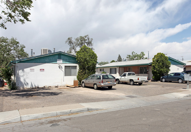 233-237 Grove St NE in Albuquerque, NM - Building Photo - Building Photo