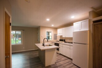 3 Sawdey Rd, Unit Newly Remodeled 1 BR in Horseheads, NY - Foto de edificio - Building Photo
