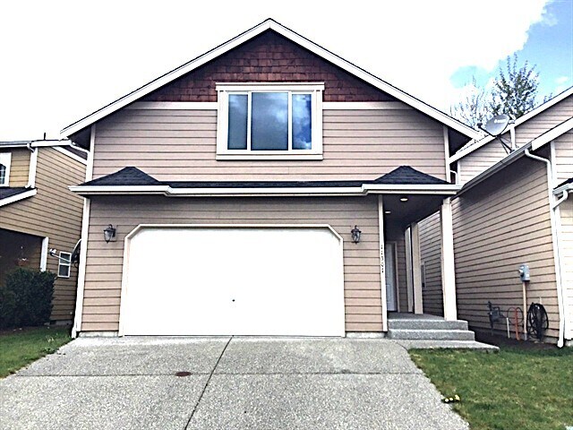 11307 182nd St E in Puyallup, WA - Building Photo