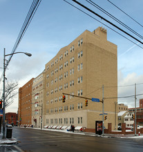 Carson Towers in Pittsburgh, PA - Building Photo - Building Photo