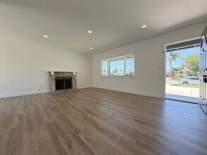 16262 Hawaii Ln in Huntington Beach, CA - Building Photo - Building Photo