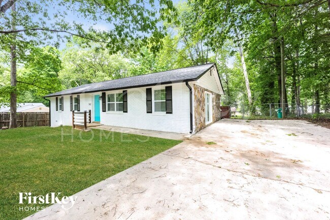 743 Oak Dr in Riverdale, GA - Foto de edificio - Building Photo