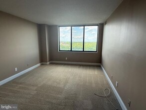 5225 Pooks Hill Rd in Bethesda, MD - Building Photo - Building Photo