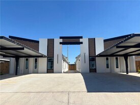 18 N Emerald Ave in Edinburg, TX - Building Photo