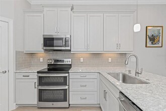 4111 Rocky Shores Dr in Tampa, FL - Building Photo - Building Photo