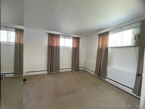 11 Hunters Ln in Norwalk, CT - Building Photo - Building Photo