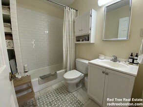 1740 Beacon St, Unit 3 in Brookline, MA - Building Photo - Building Photo