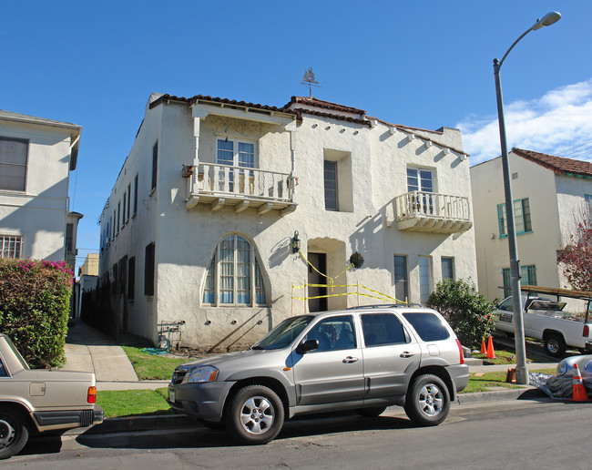 320 N Genesee Ave in Los Angeles, CA - Foto de edificio - Building Photo