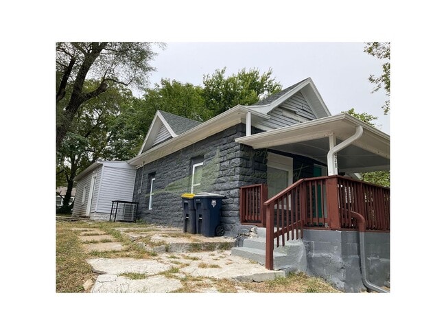 6828 Bales Ave in Kansas City, MO - Building Photo - Building Photo