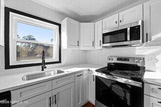 2389 Hilly Rd in Jacksonville, FL - Building Photo - Building Photo