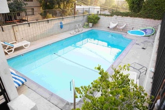 6315 Primrose Ave, Unit 2 in Los Angeles, CA - Building Photo - Building Photo