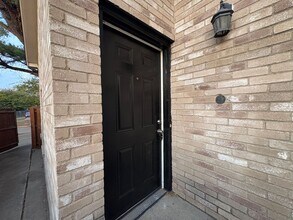 2002 Minnie Dr in Arlington, TX - Foto de edificio - Building Photo