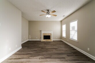 210 Prescott Ct in Newnan, GA - Foto de edificio - Building Photo