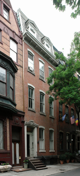 1909 Spruce St in Philadelphia, PA - Building Photo