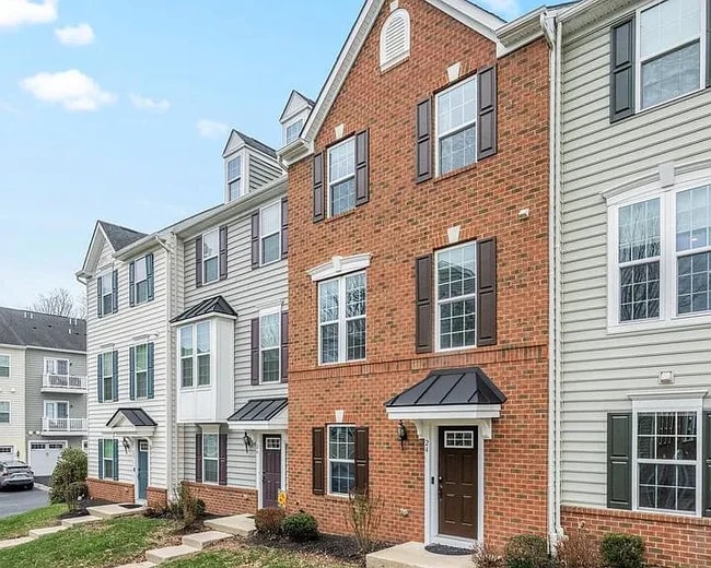 property at 24 Chamberlain Ct