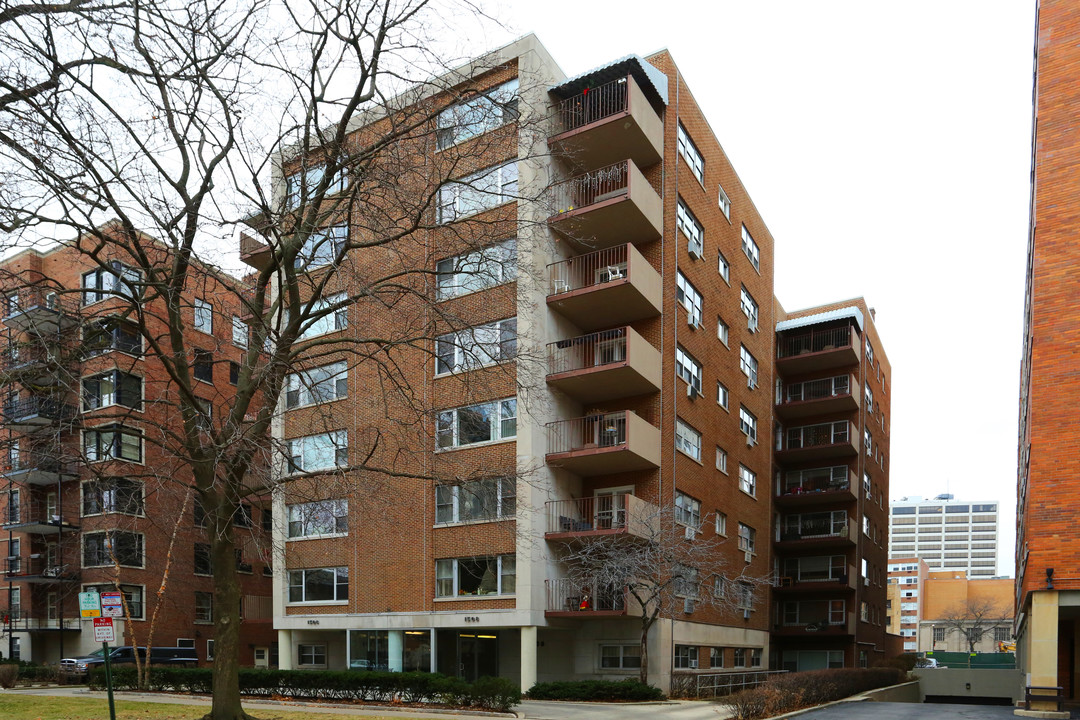 The Evanstonian in Evanston, IL - Foto de edificio