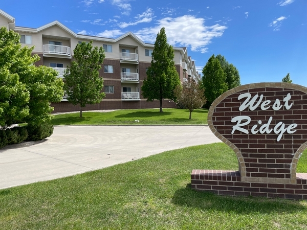 West Ridge Apartments in Grand Forks, ND - Building Photo