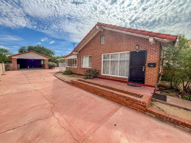 property at 1742 N Campbell Ave