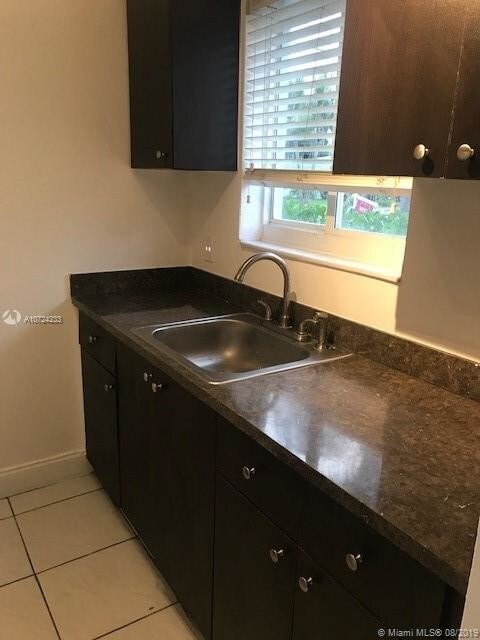 7155 Rue Notre Dame-Unit -5 in Miami Beach, FL - Building Photo - Building Photo